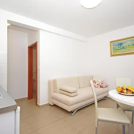 Awesome In With Swimming Pool Apartmán