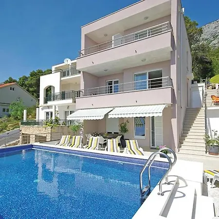 Awesome In With Swimming Pool Apartmán *