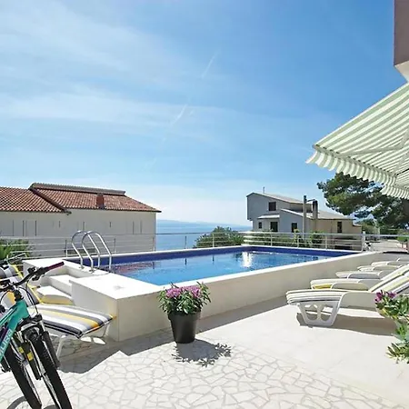 Apartmán Awesome In With Swimming Pool